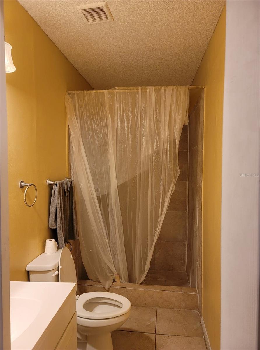 107 E Cypress St Property Photo 17