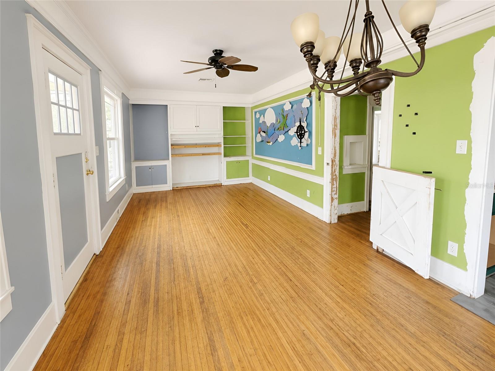 1037 Lexington St Property Photo 3