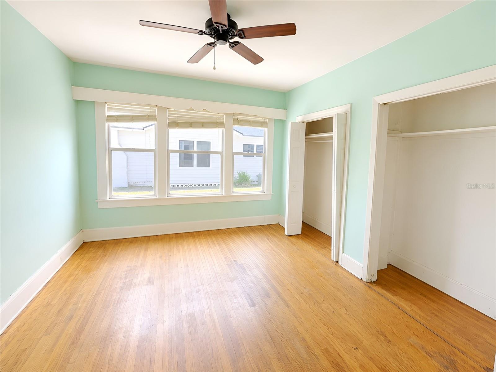 1037 Lexington St Property Photo 5