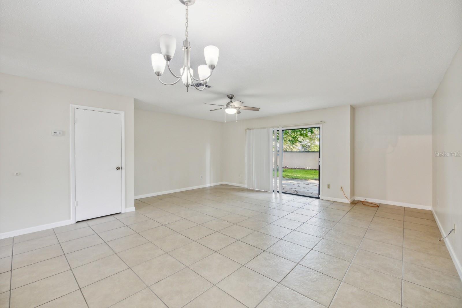 2748 Candlewood Ct Property Photo 2