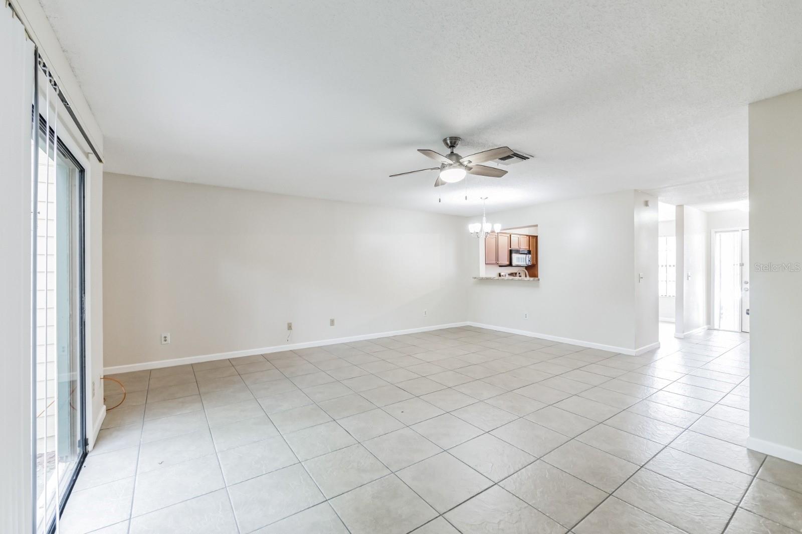 2748 Candlewood Ct Property Photo 3