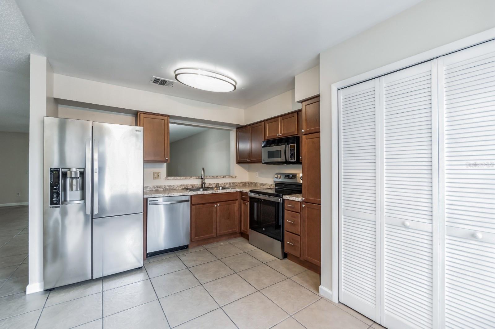 2748 Candlewood Ct Property Photo 4