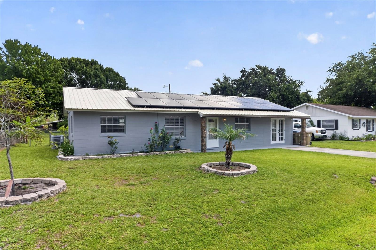 755 Park Ln Property Photo 1