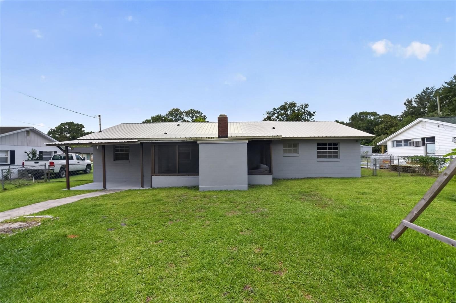 755 Park Ln Property Photo 5