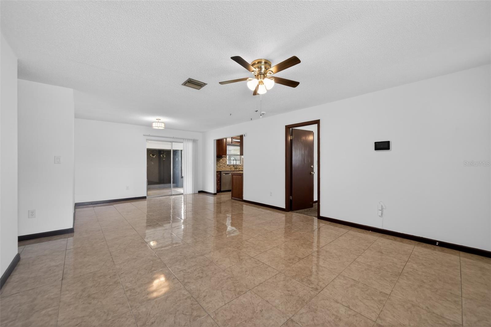 755 Park Ln Property Photo 7