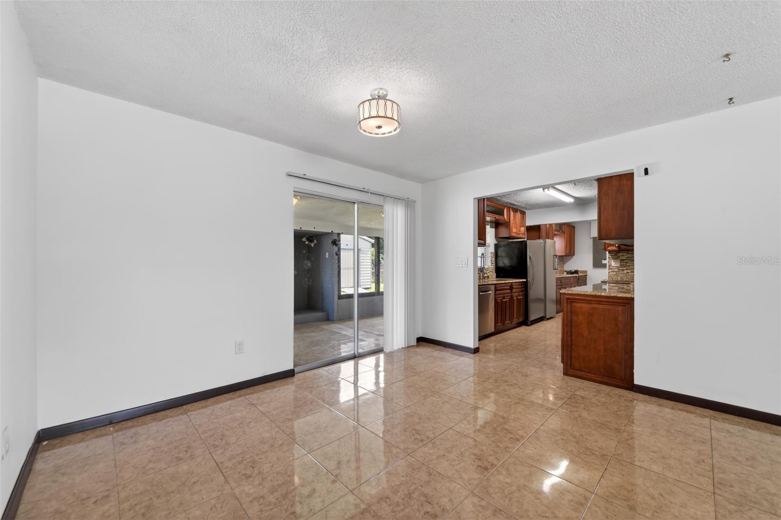 755 Park Ln Property Photo 8