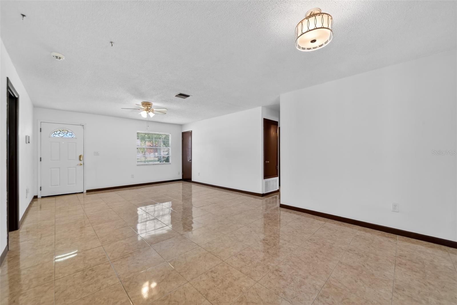 755 Park Ln Property Photo 9