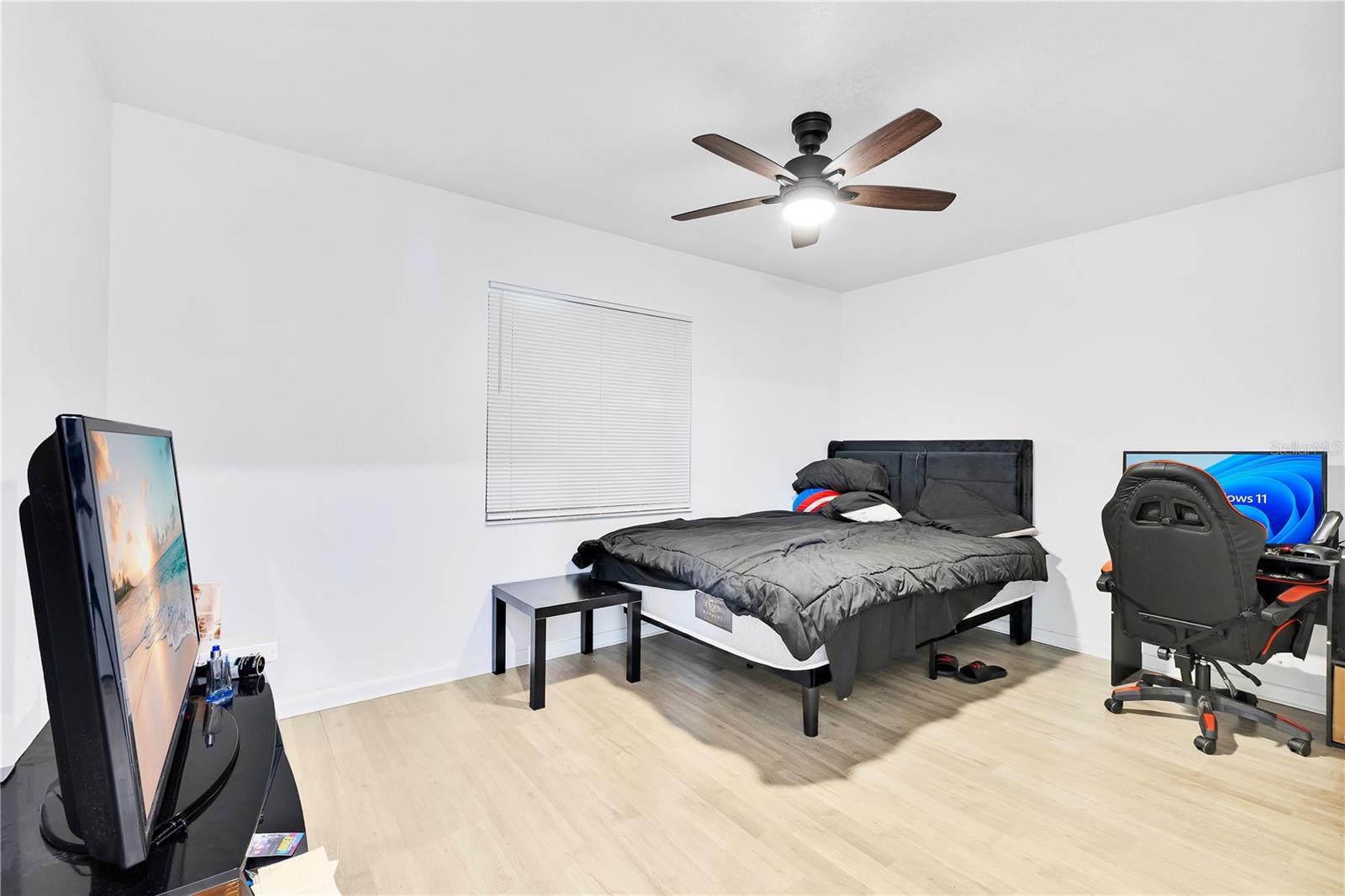 1725 California Ave Property Photo 12