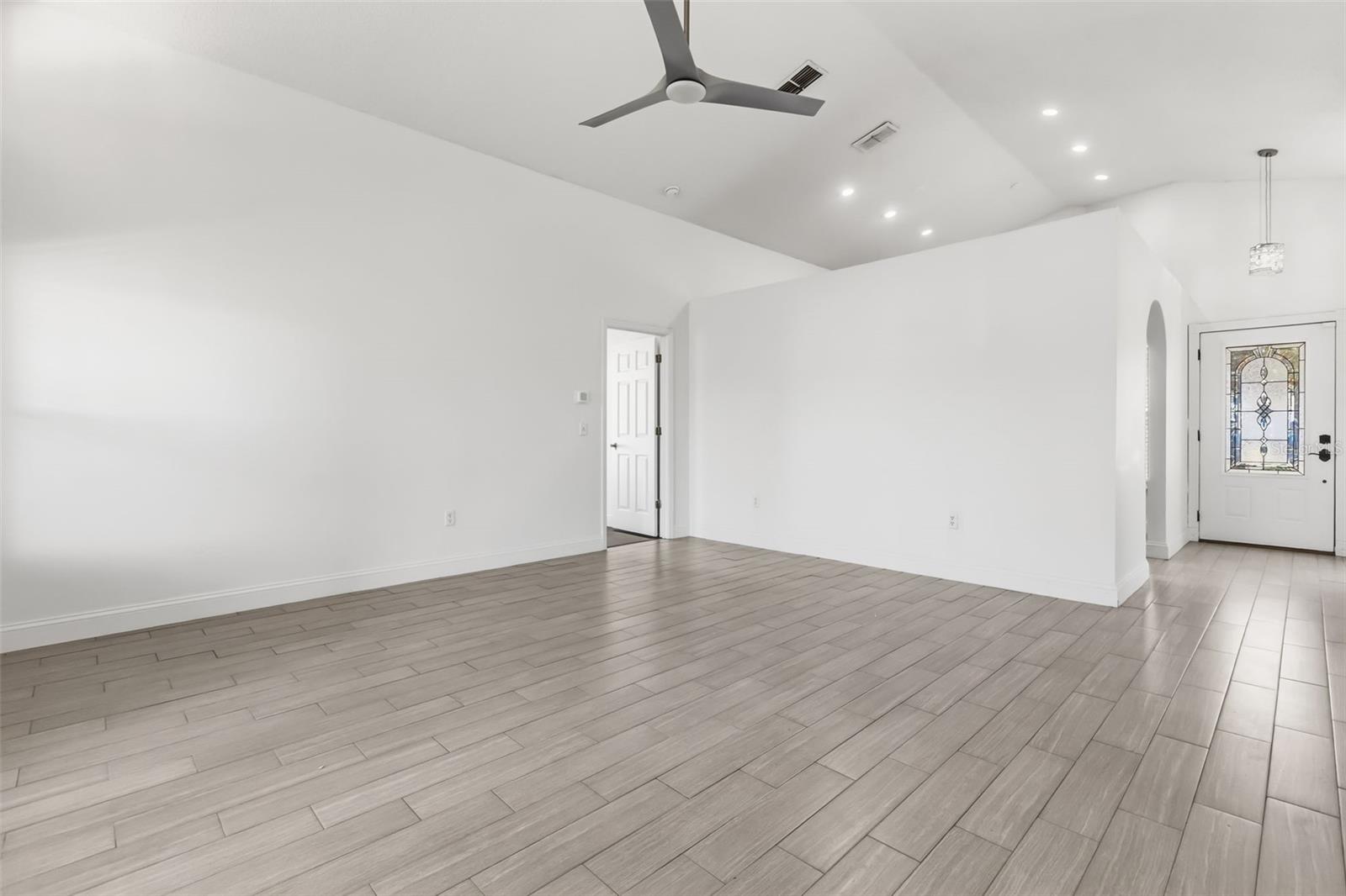 1746 Westminster Trl Property Photo 3