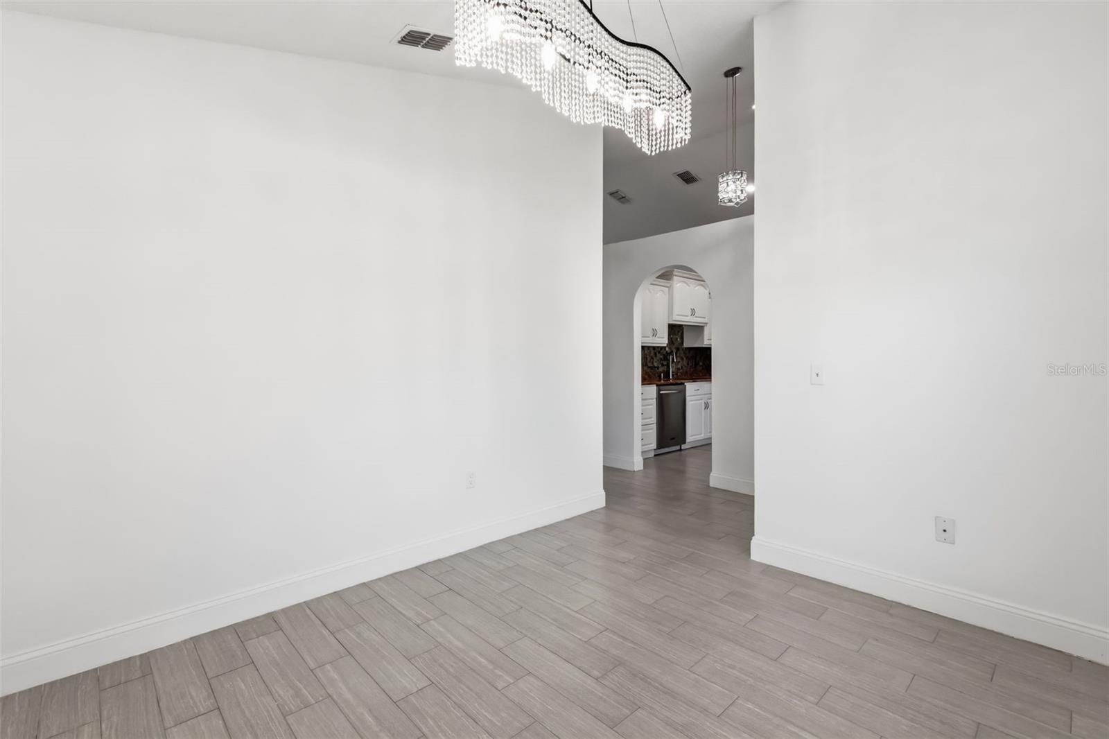 1746 Westminster Trl Property Photo 4
