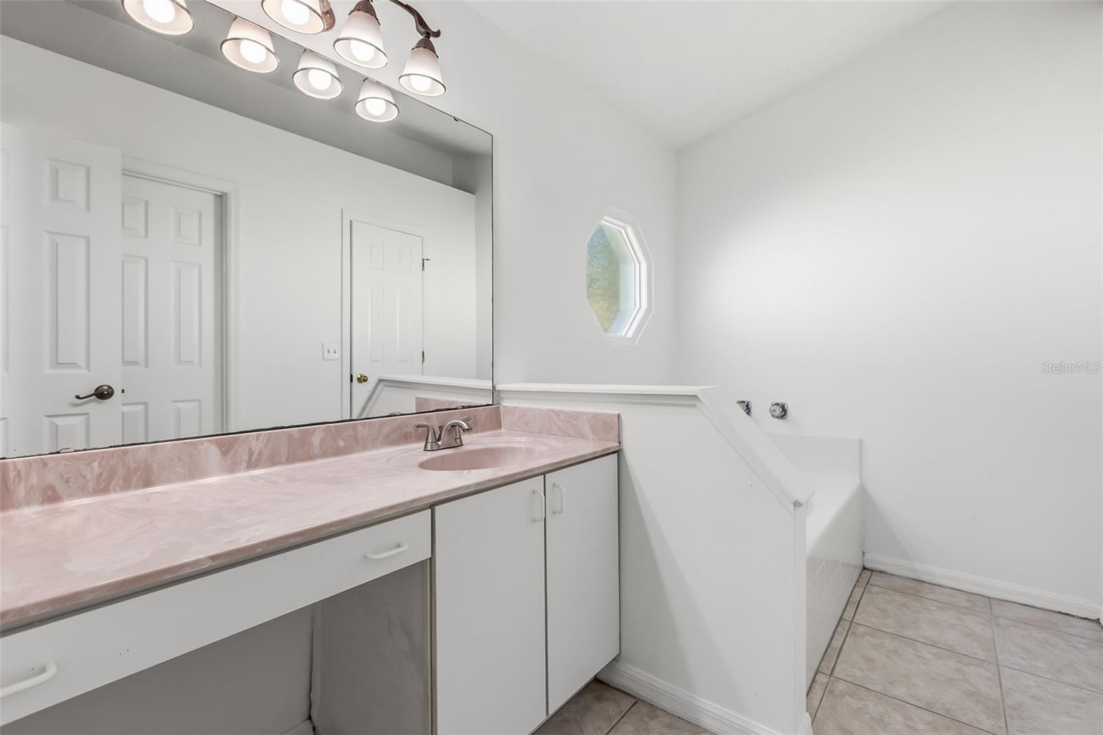 1746 Westminster Trl Property Photo 13