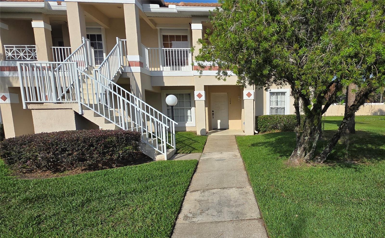 13313 FAIRWAY GLEN DR #104