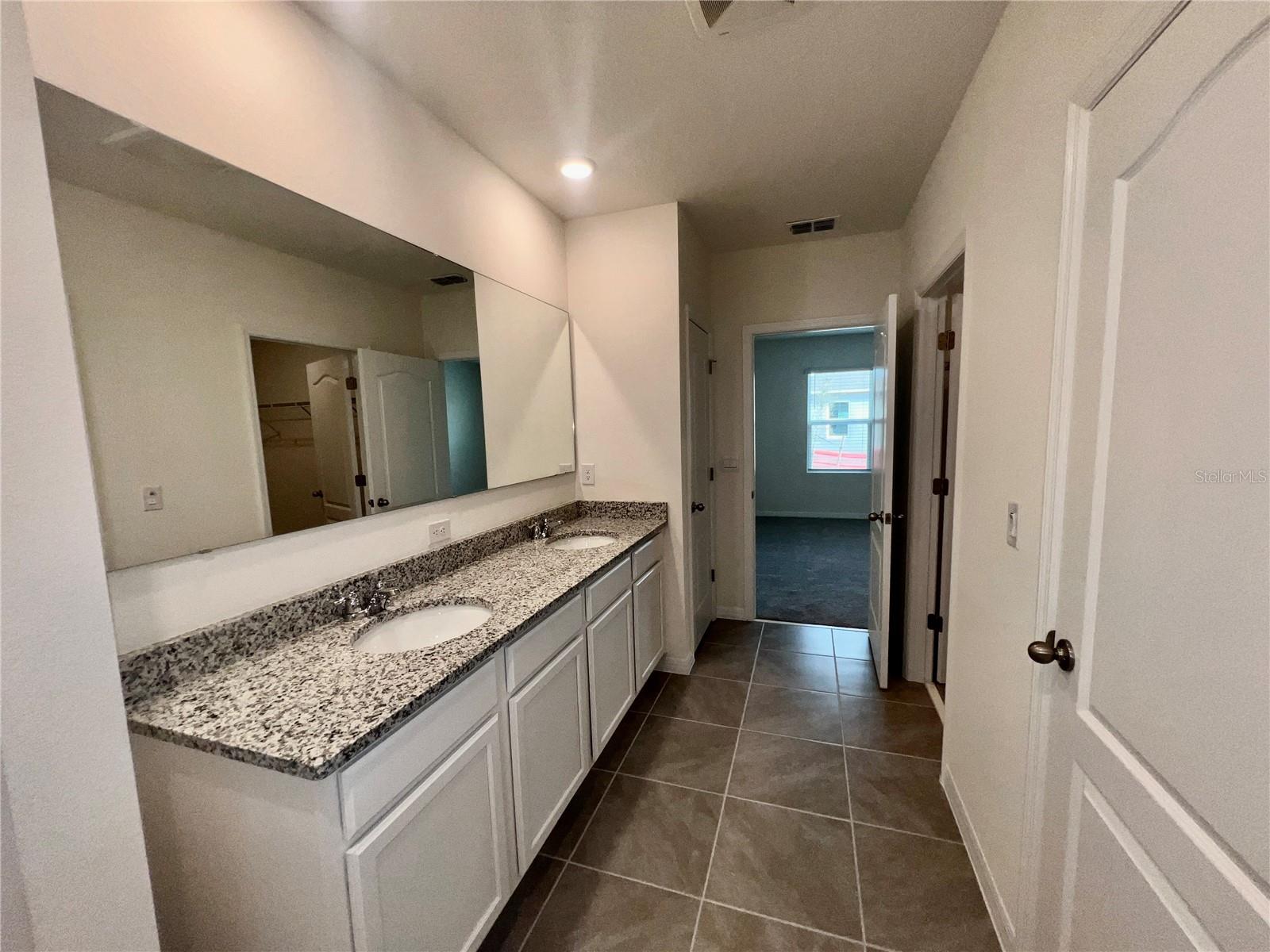 7086 Cattle Egret Dr Property Photo 3