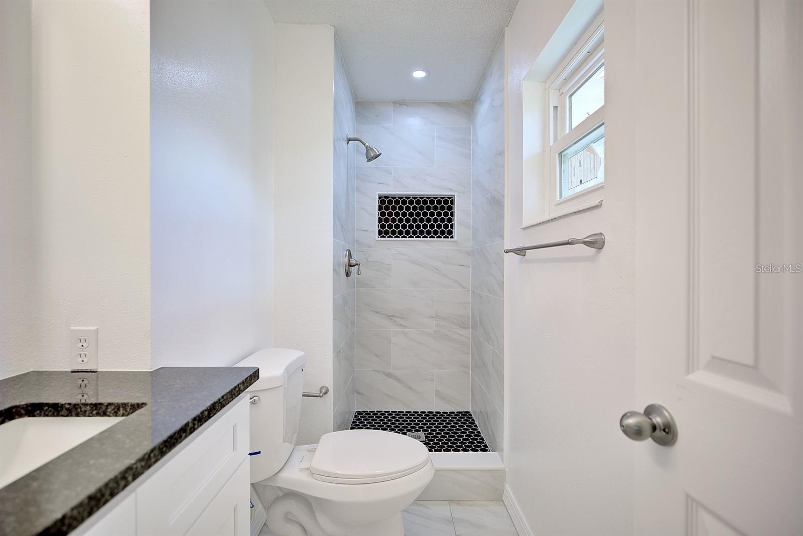 503 Rich St Property Photo 12