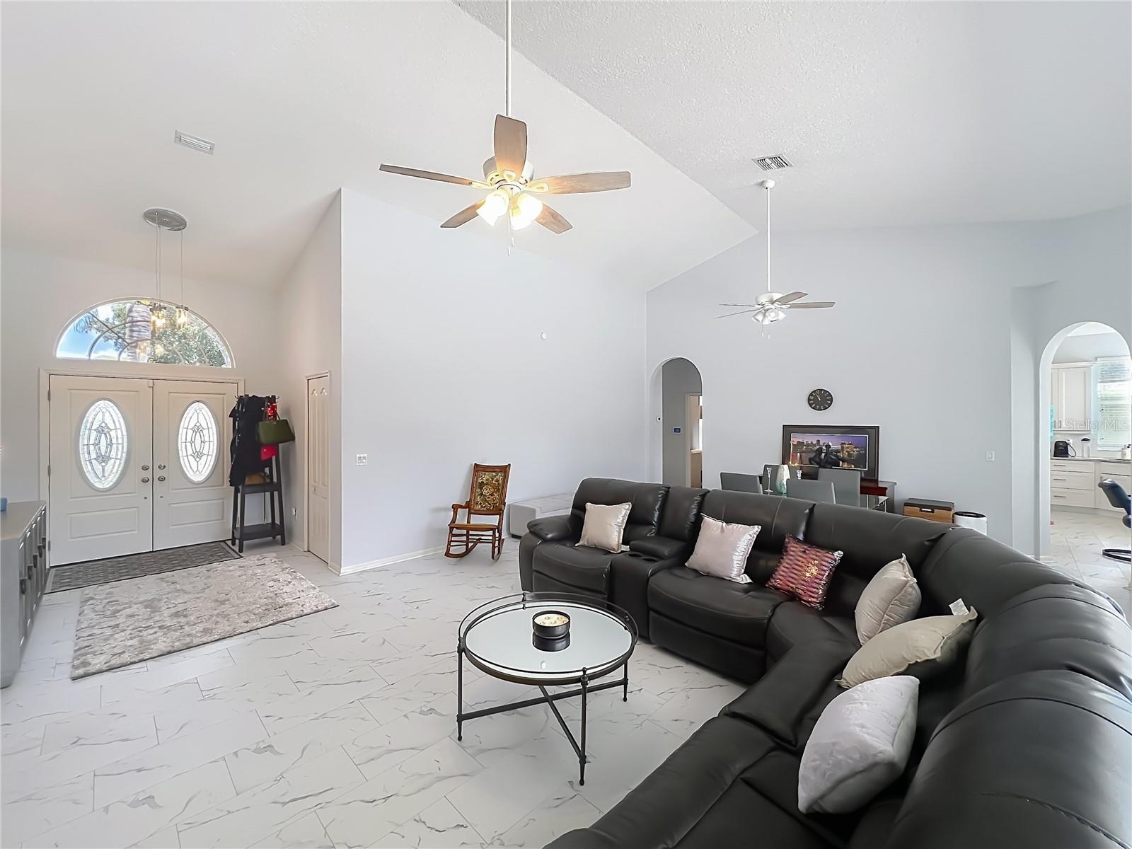909 Grovesmere Loop Property Photo 8