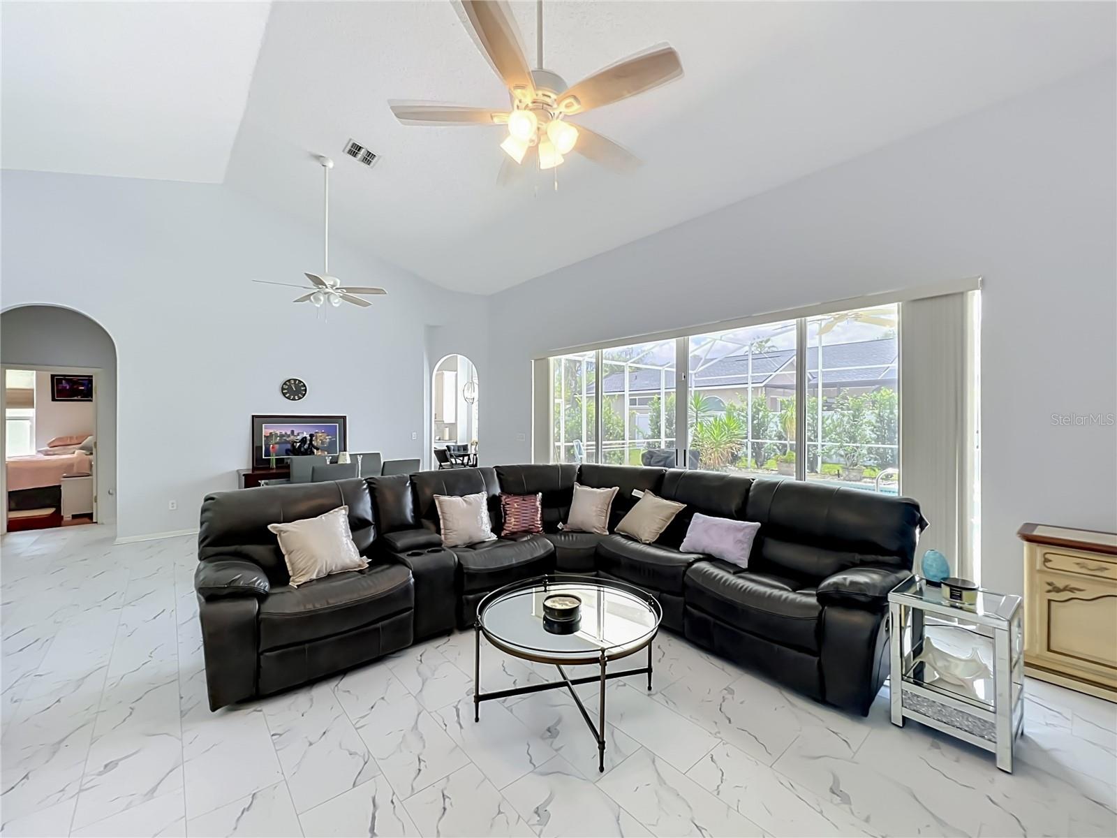 909 Grovesmere Loop Property Photo 10