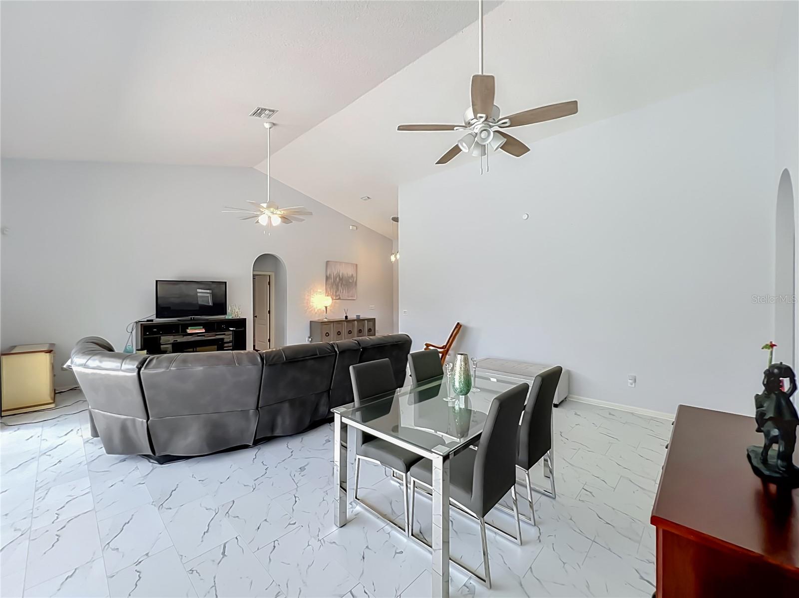 909 Grovesmere Loop Property Photo 12