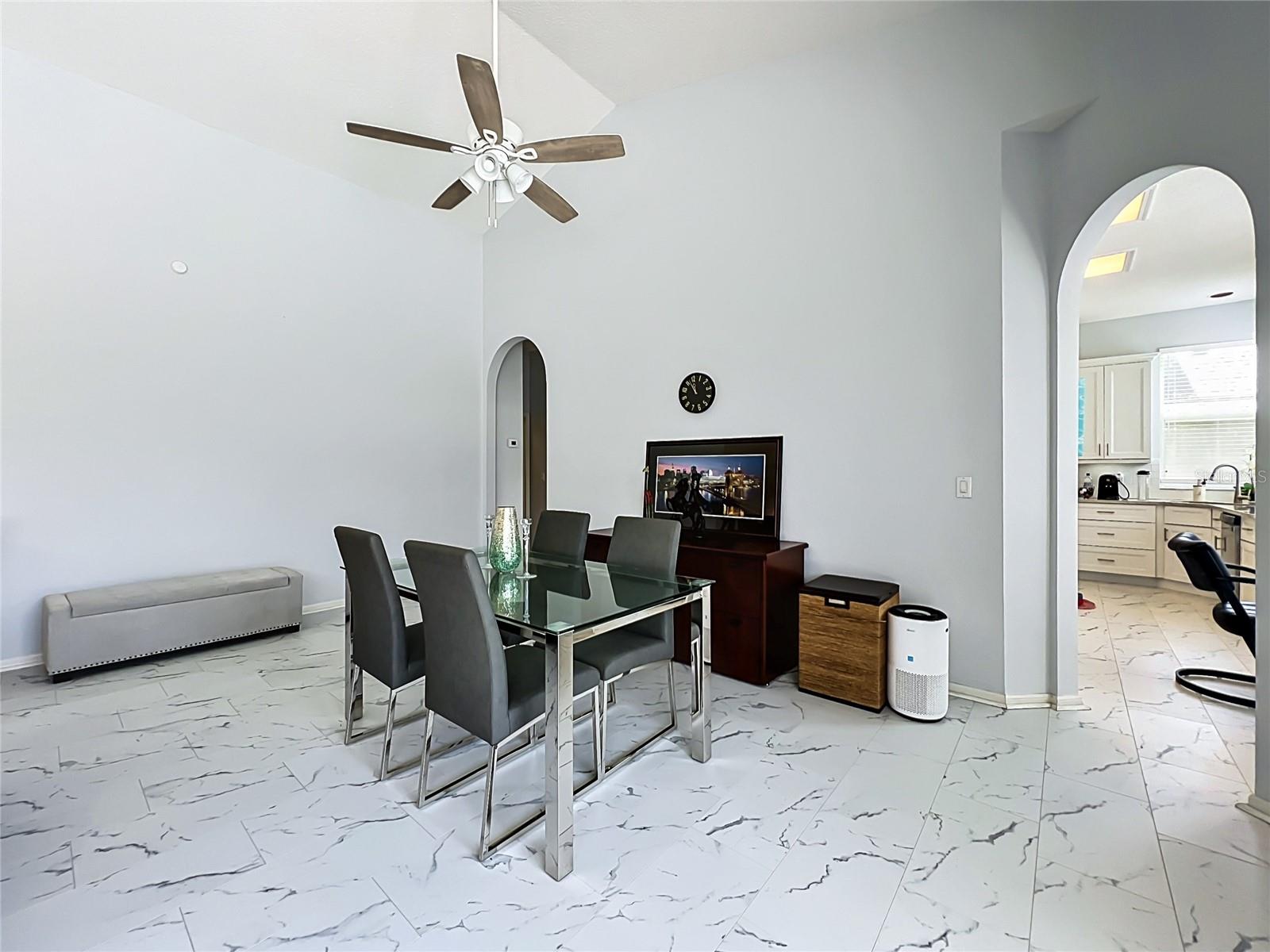909 Grovesmere Loop Property Photo 14