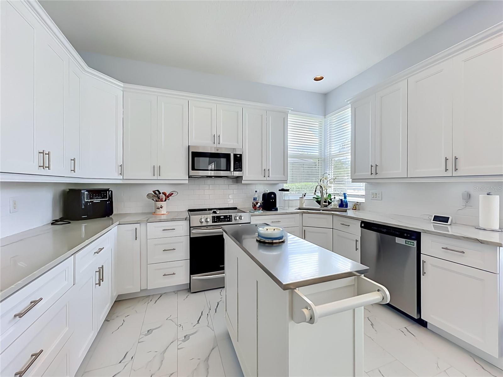 909 Grovesmere Loop Property Photo 17