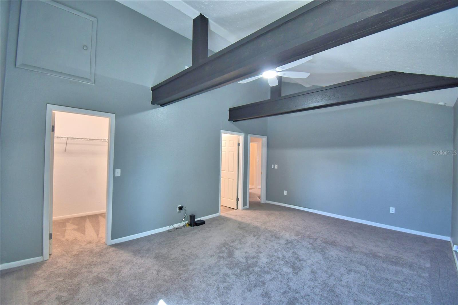 208 Center St Property Photo 18