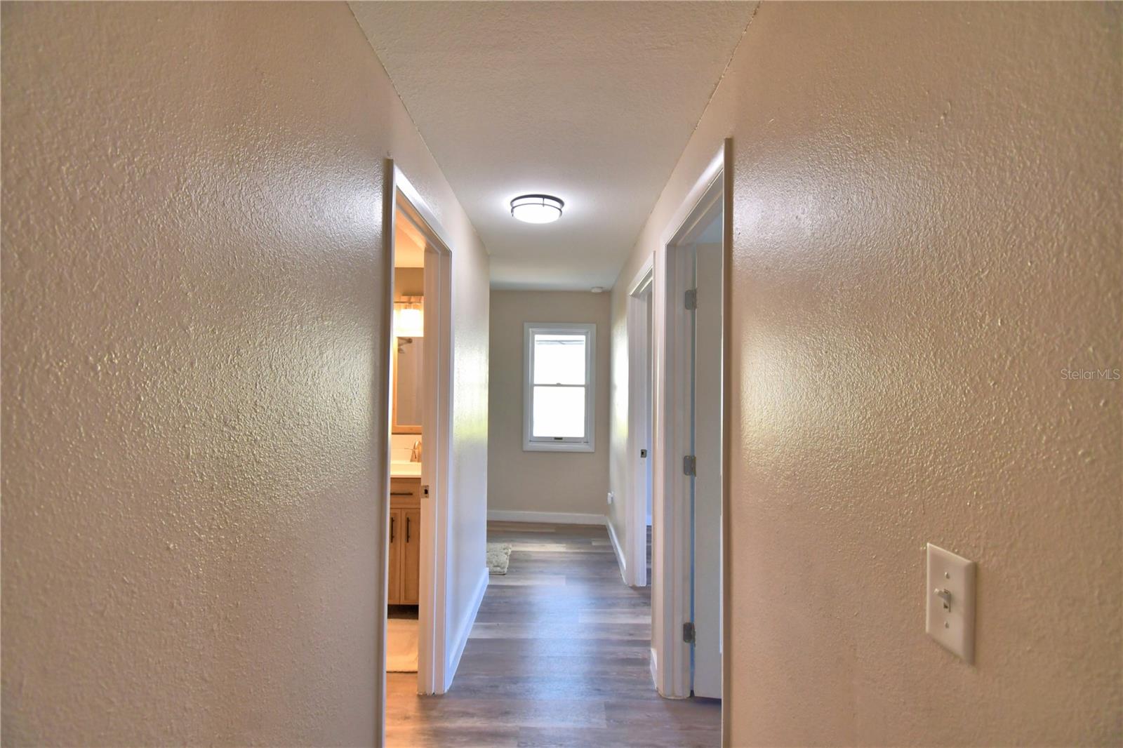 208 Center St Property Photo 23