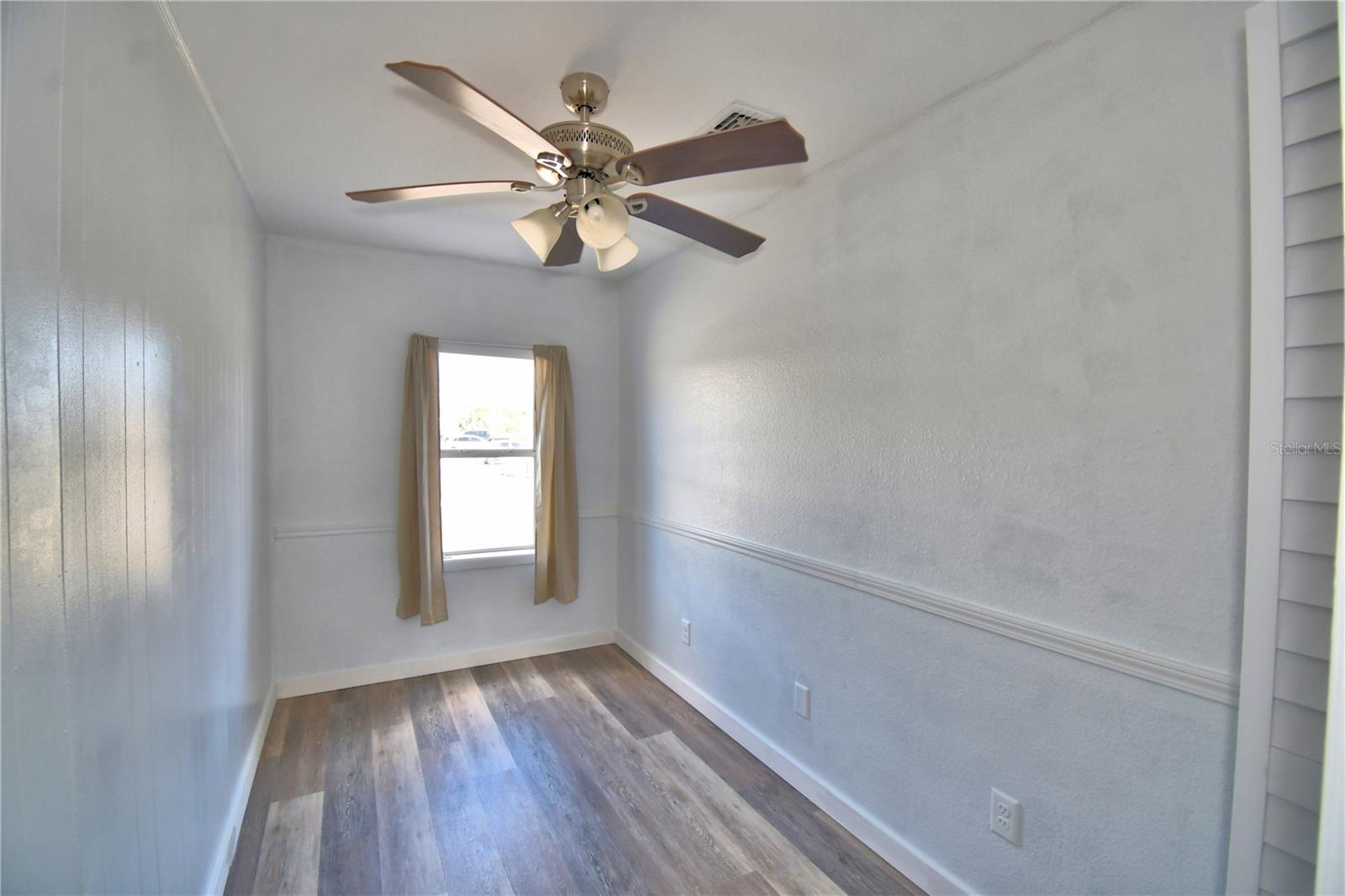 208 Center St Property Photo 28