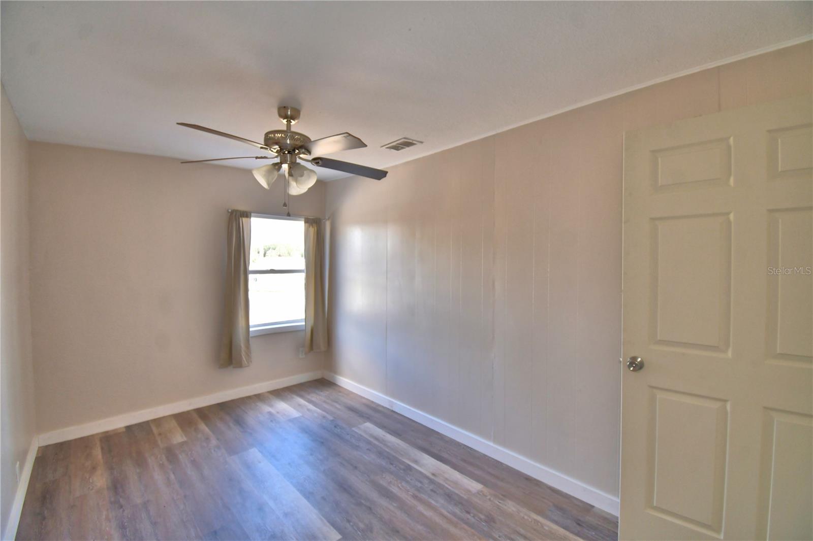 208 Center St Property Photo 31