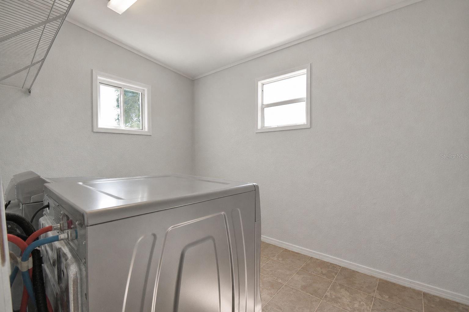 208 Center St Property Photo 35