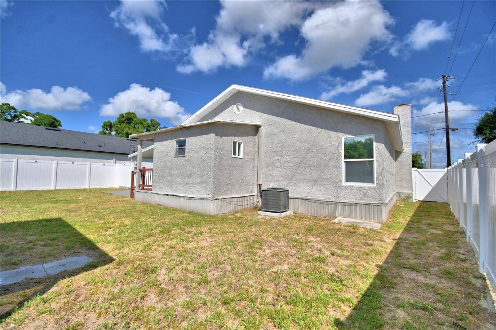 208 Center St Property Photo 40