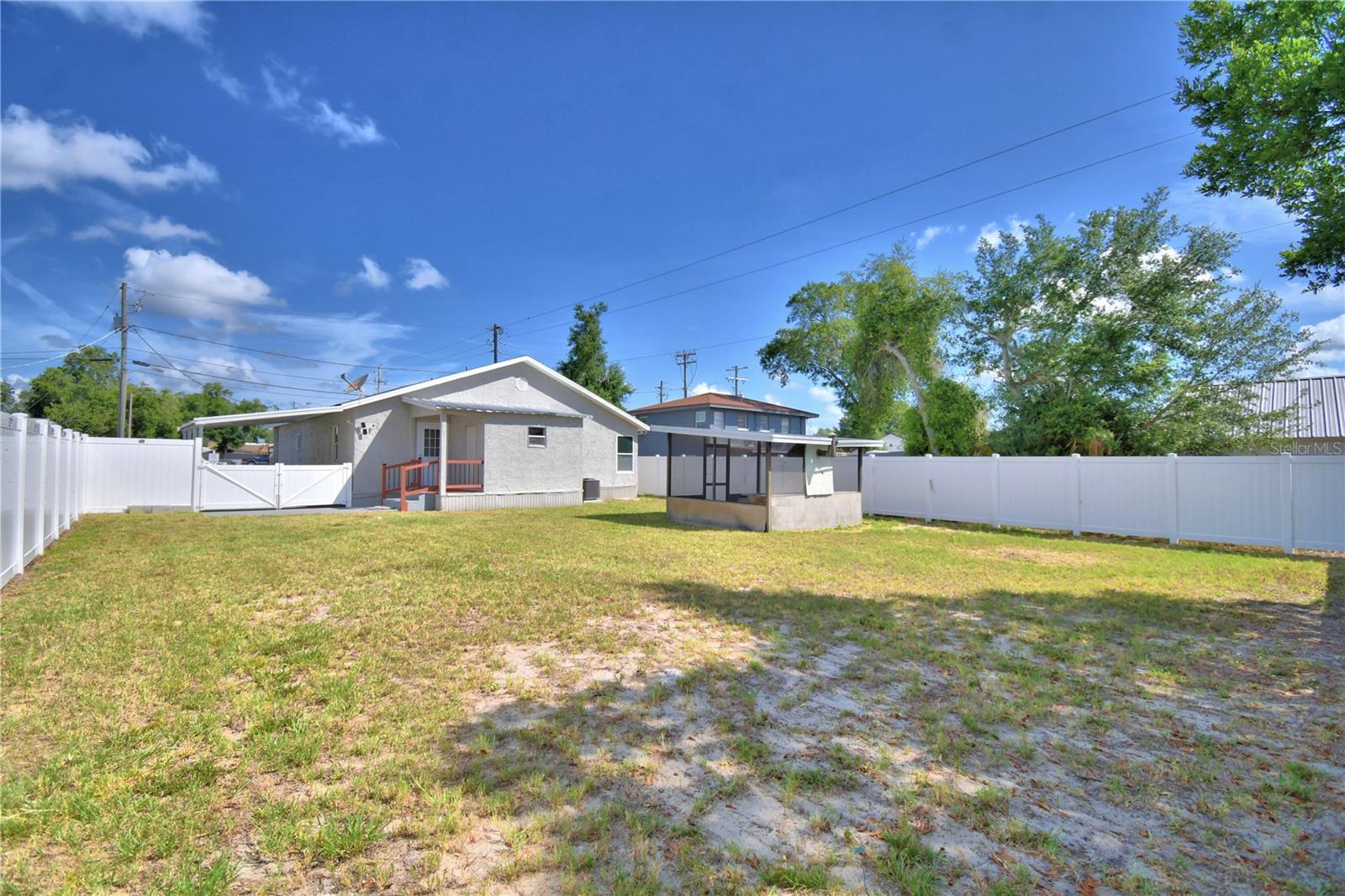 208 Center St Property Photo 41
