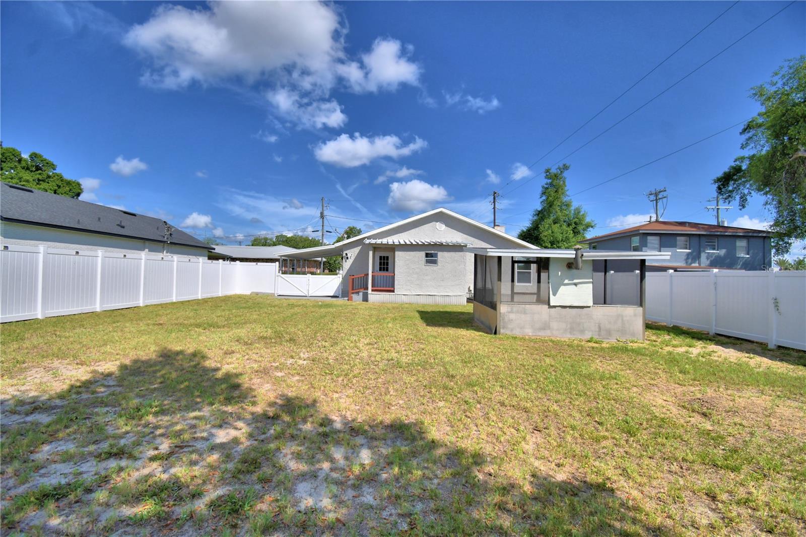 208 Center St Property Photo 42