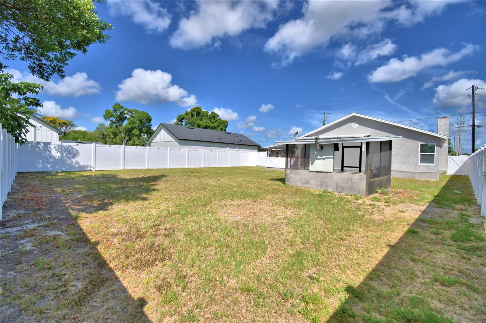 208 Center St Property Photo 43