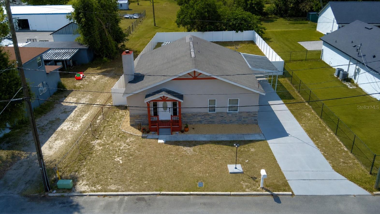 208 Center St Property Photo 50