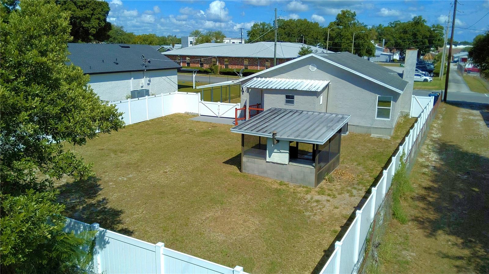 208 Center St Property Photo 51