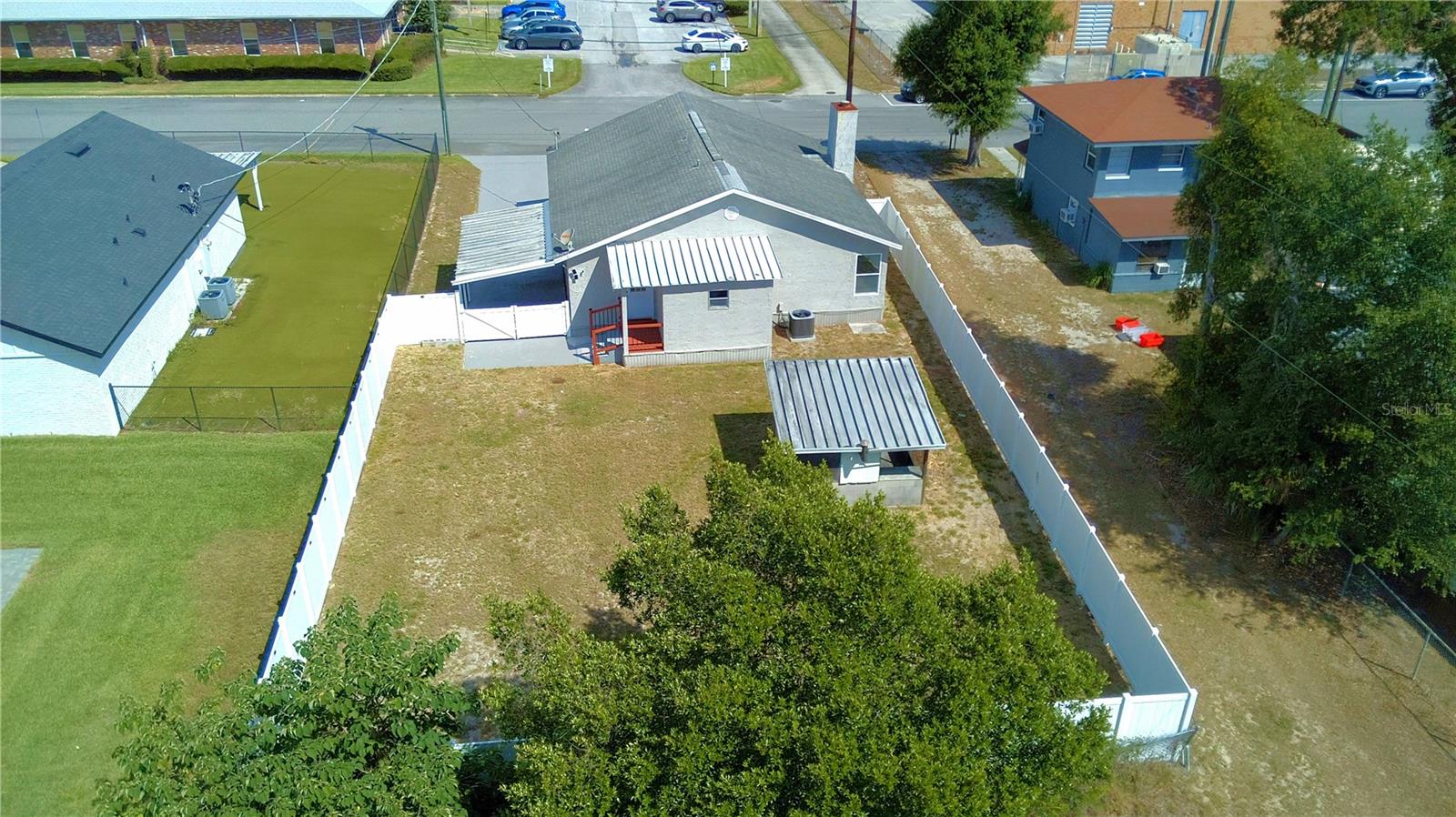208 Center St Property Photo 52