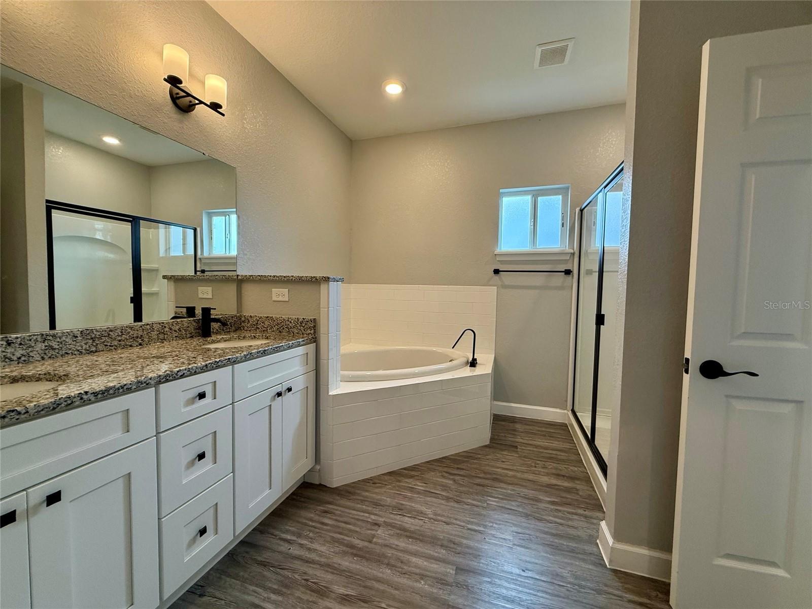 2414 Willow Way Property Photo 18
