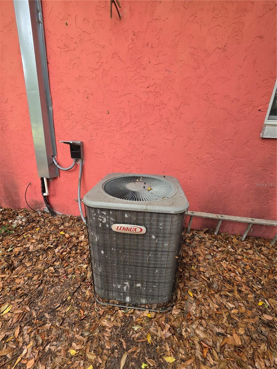 1215 Nw 15th Ave Property Photo 8