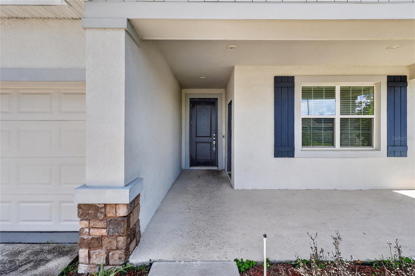 680 Grove St Property Photo 5