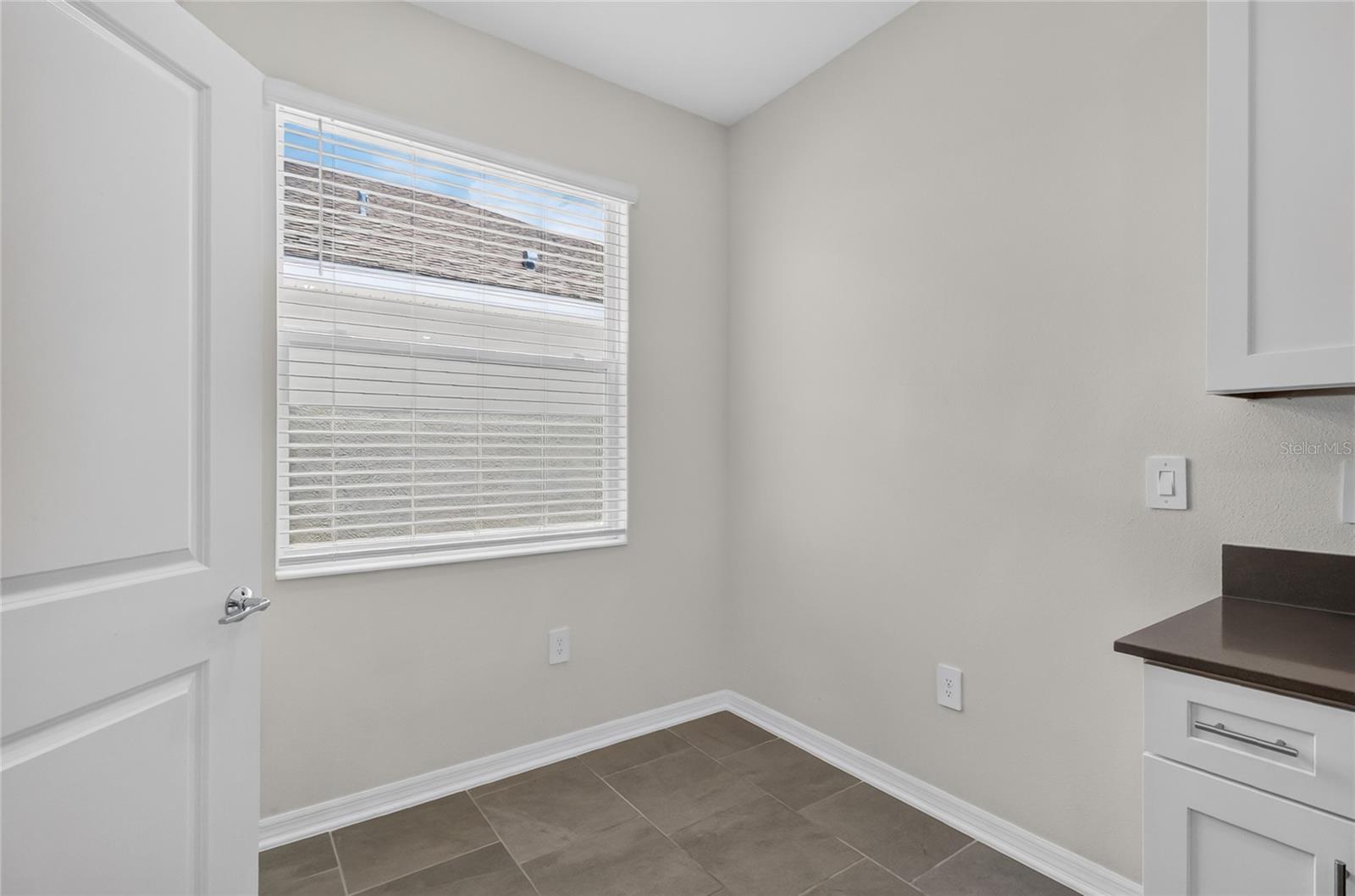 680 Grove St Property Photo 16