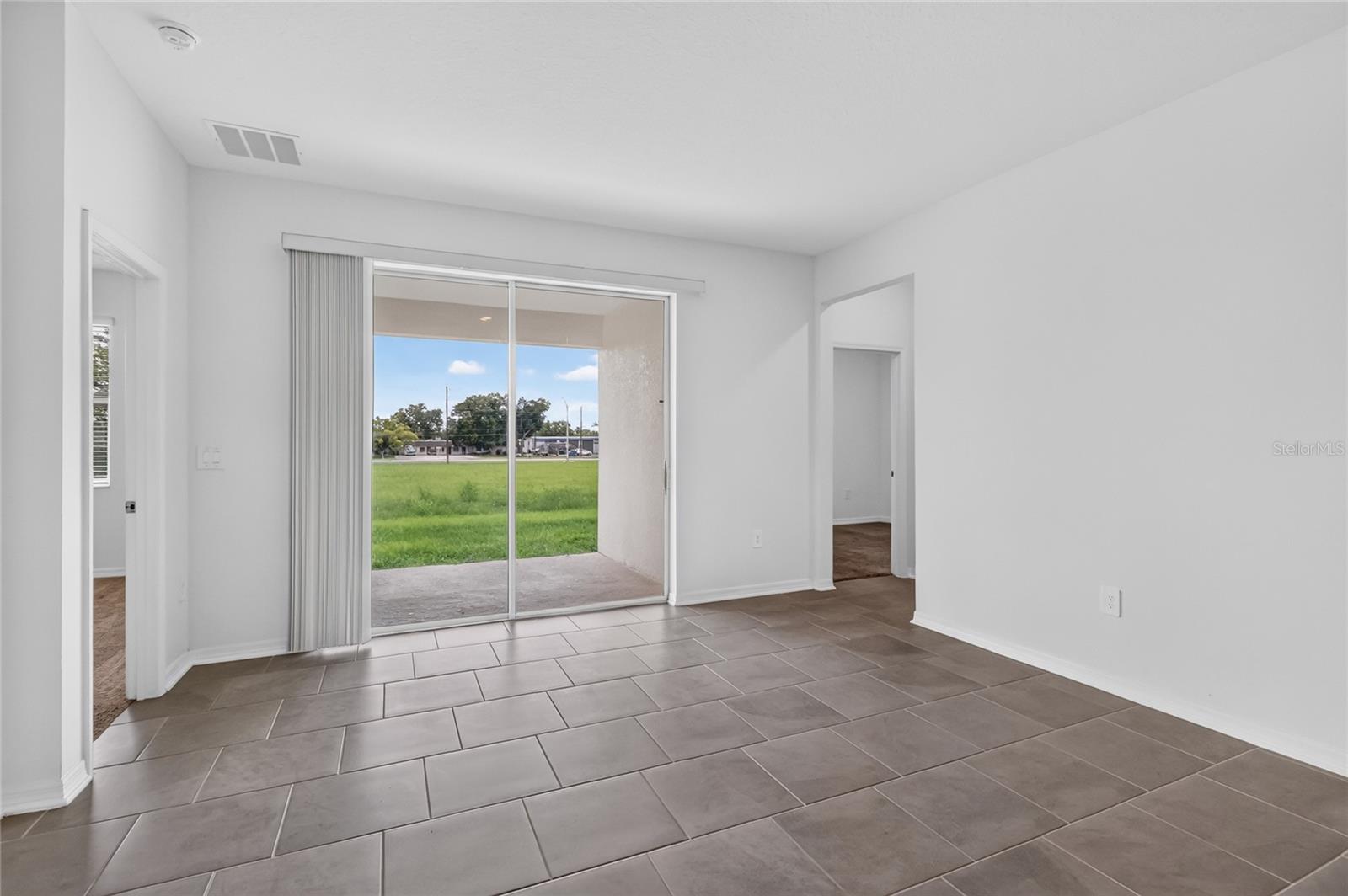 680 Grove St Property Photo 19