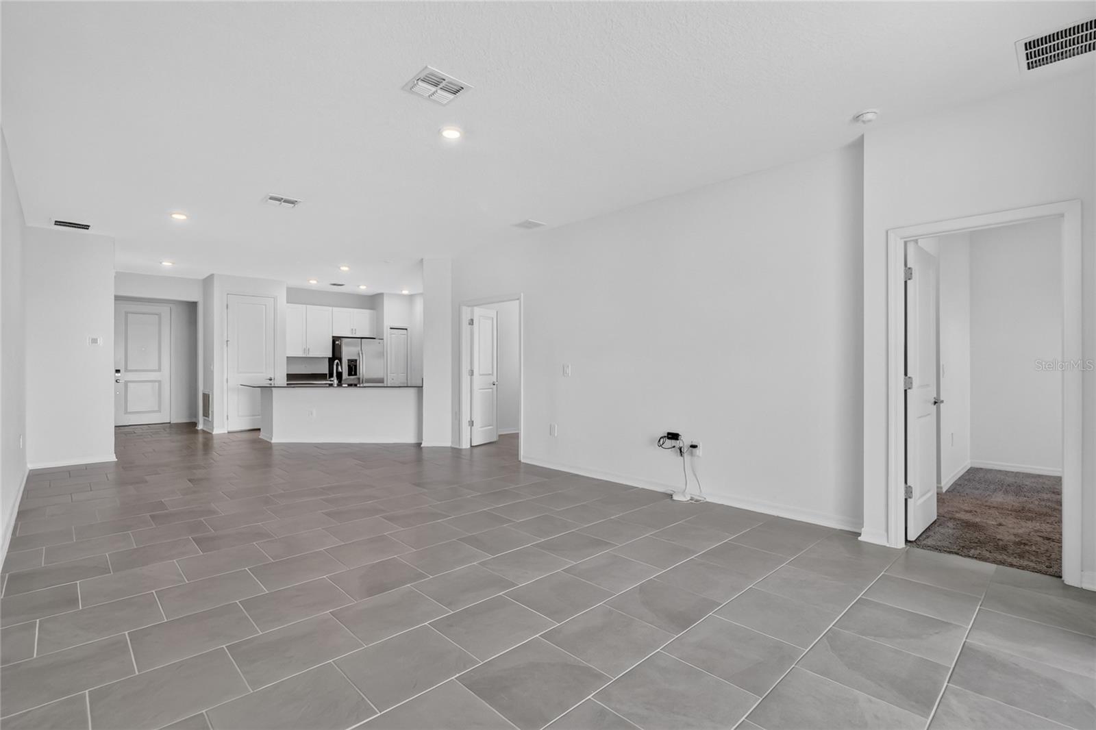 680 Grove St Property Photo 20