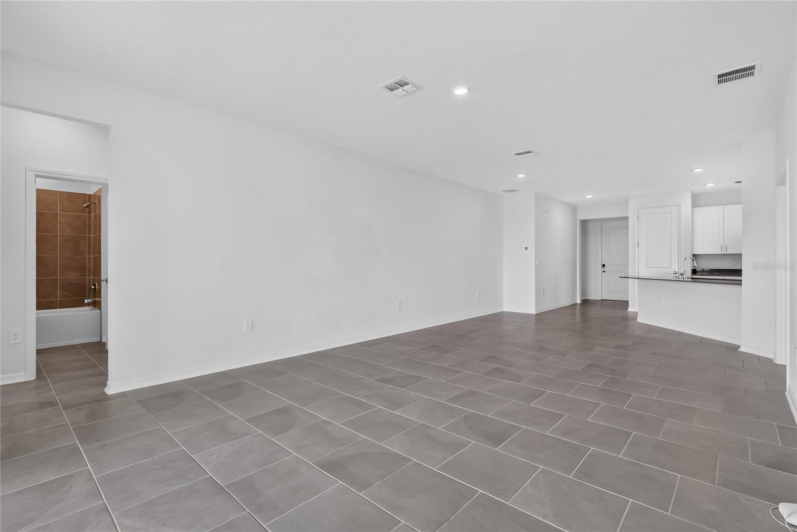 680 Grove St Property Photo 22