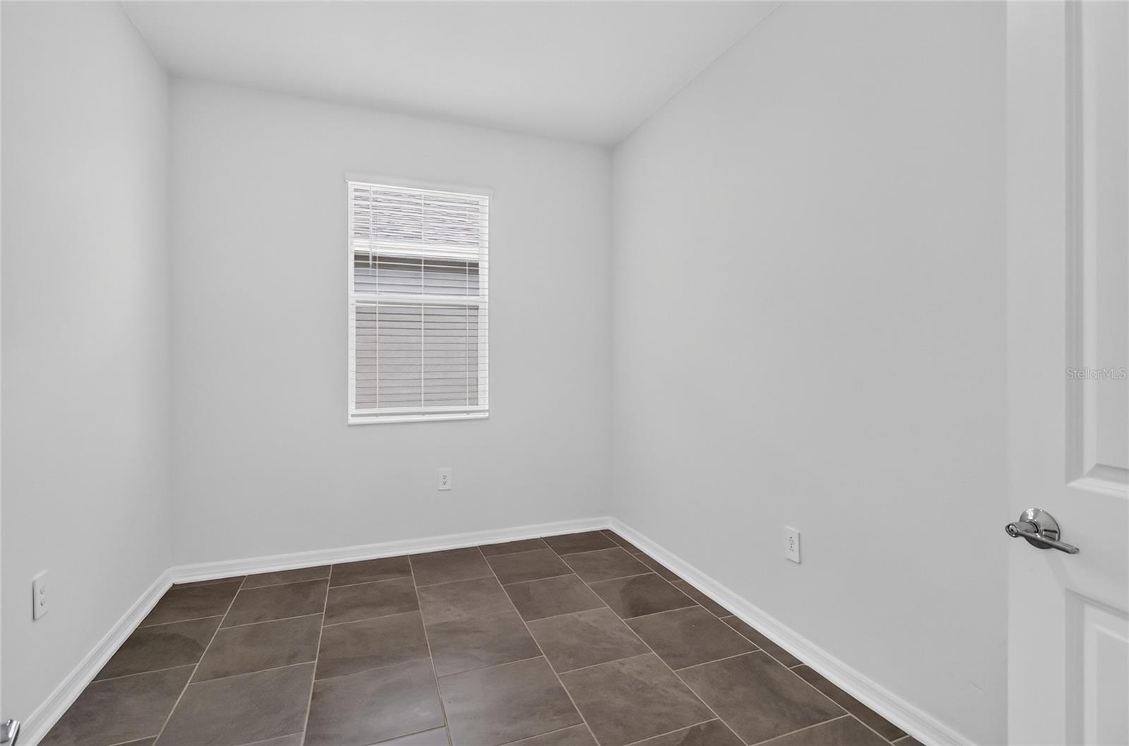 680 Grove St Property Photo 26