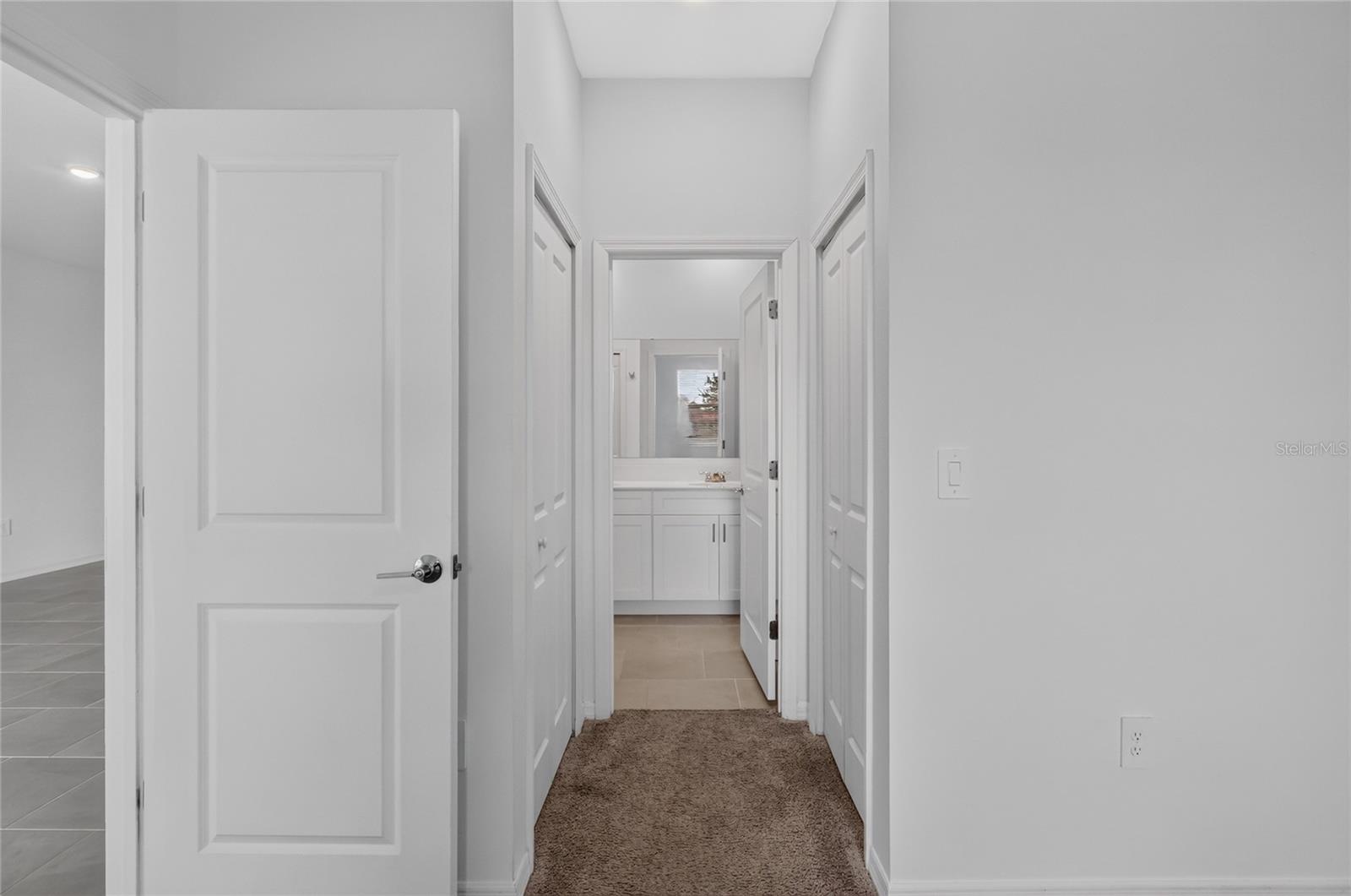 680 Grove St Property Photo 30