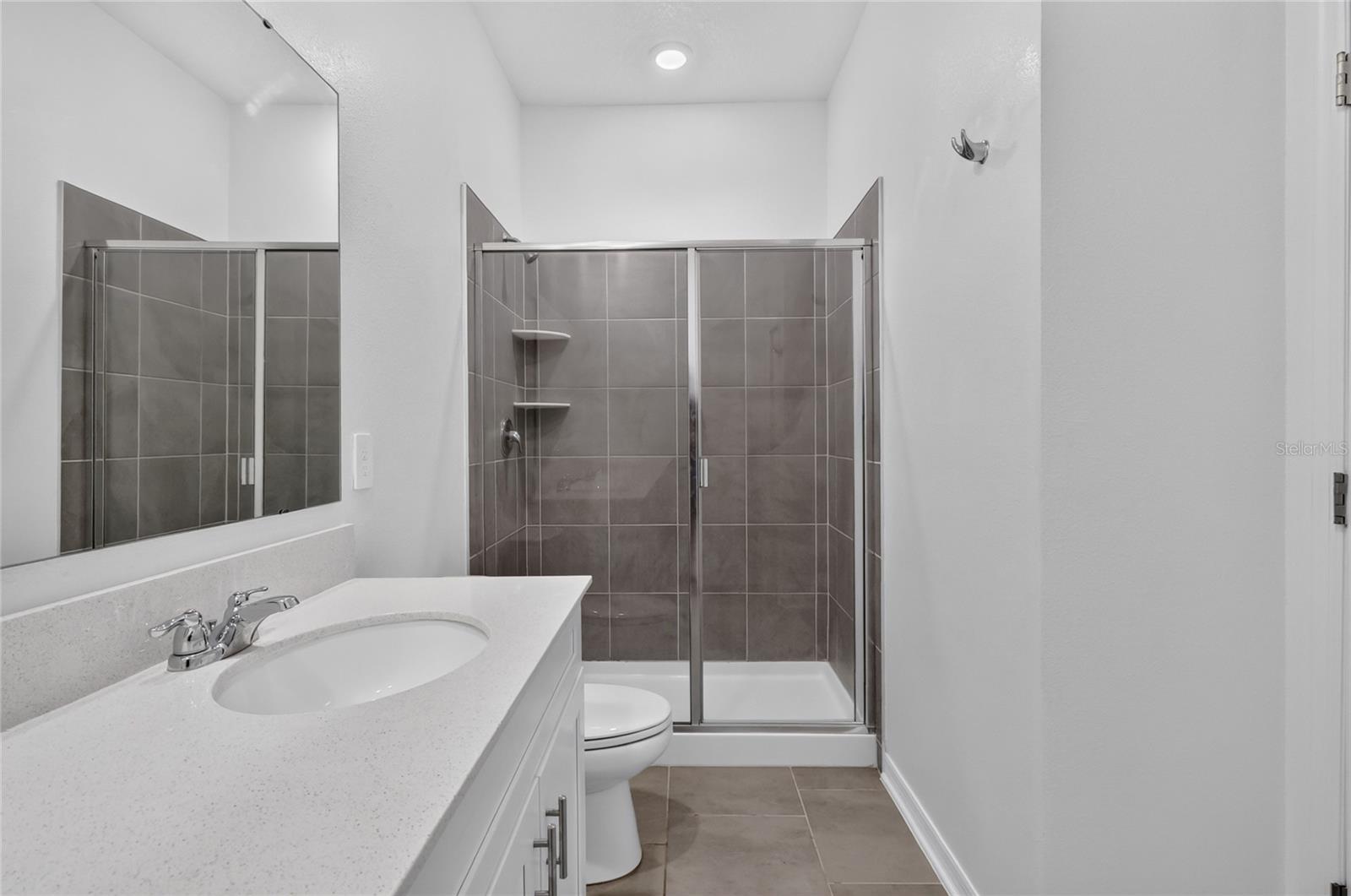 680 Grove St Property Photo 32