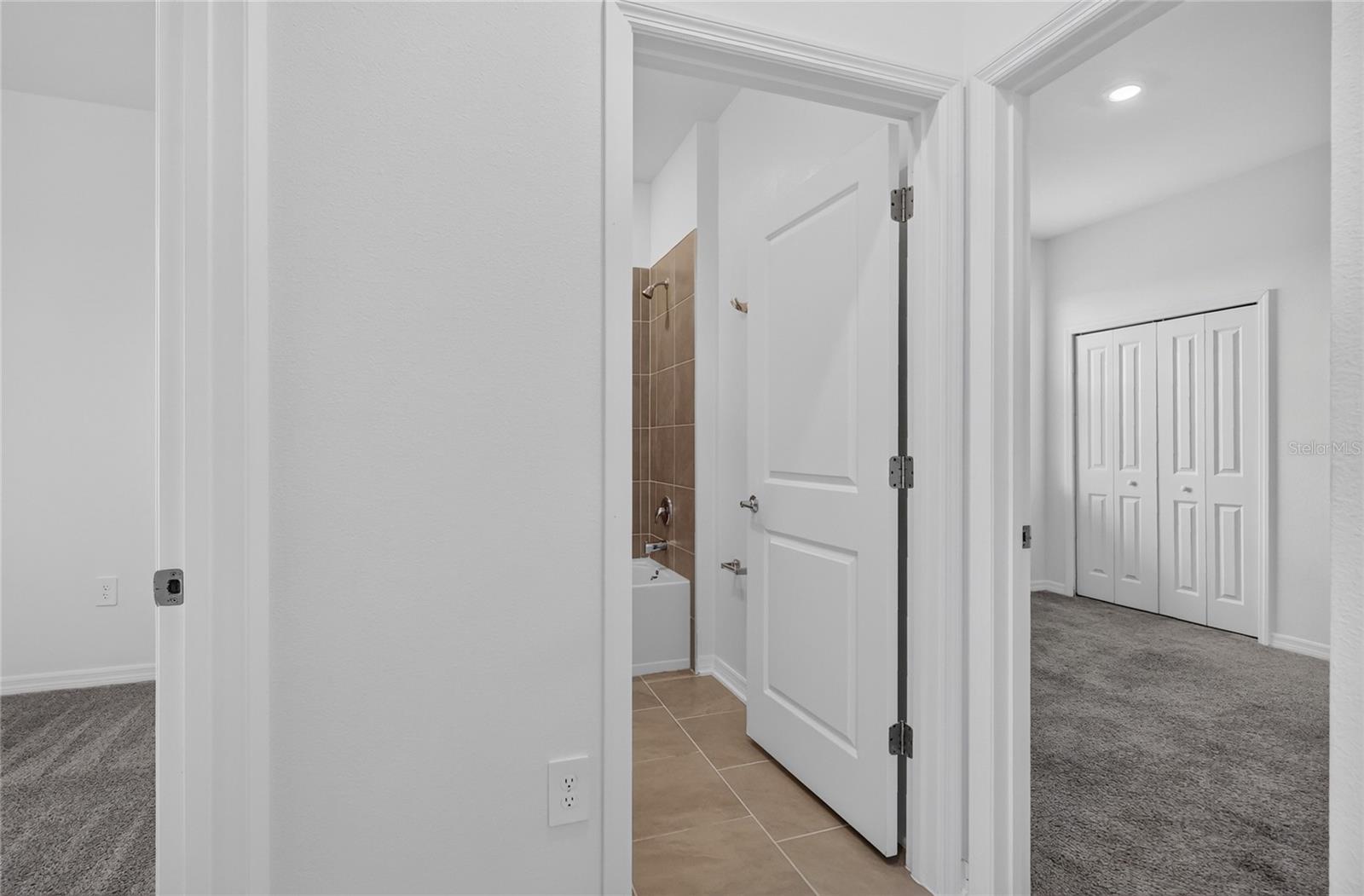 680 Grove St Property Photo 33