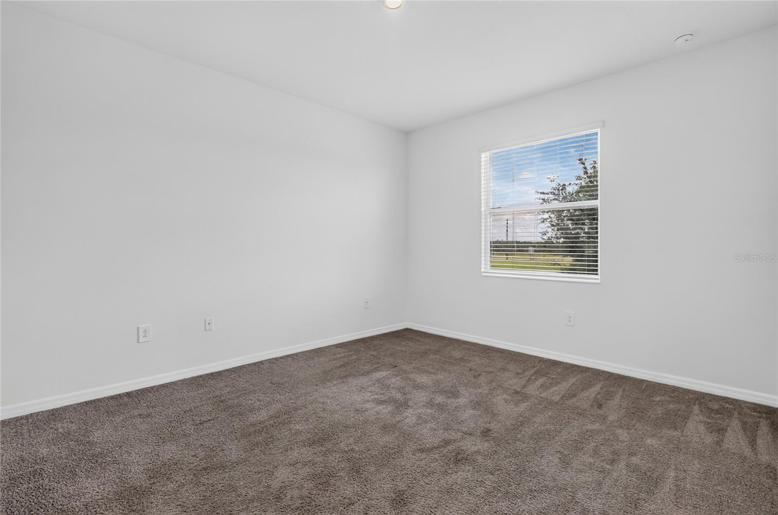 680 Grove St Property Photo 34