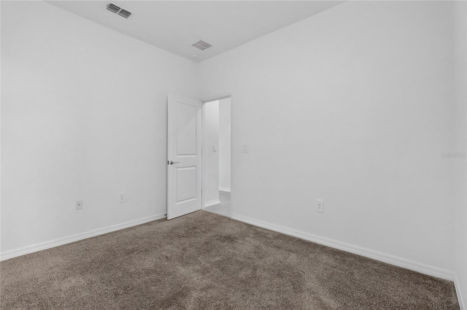 680 Grove St Property Photo 39