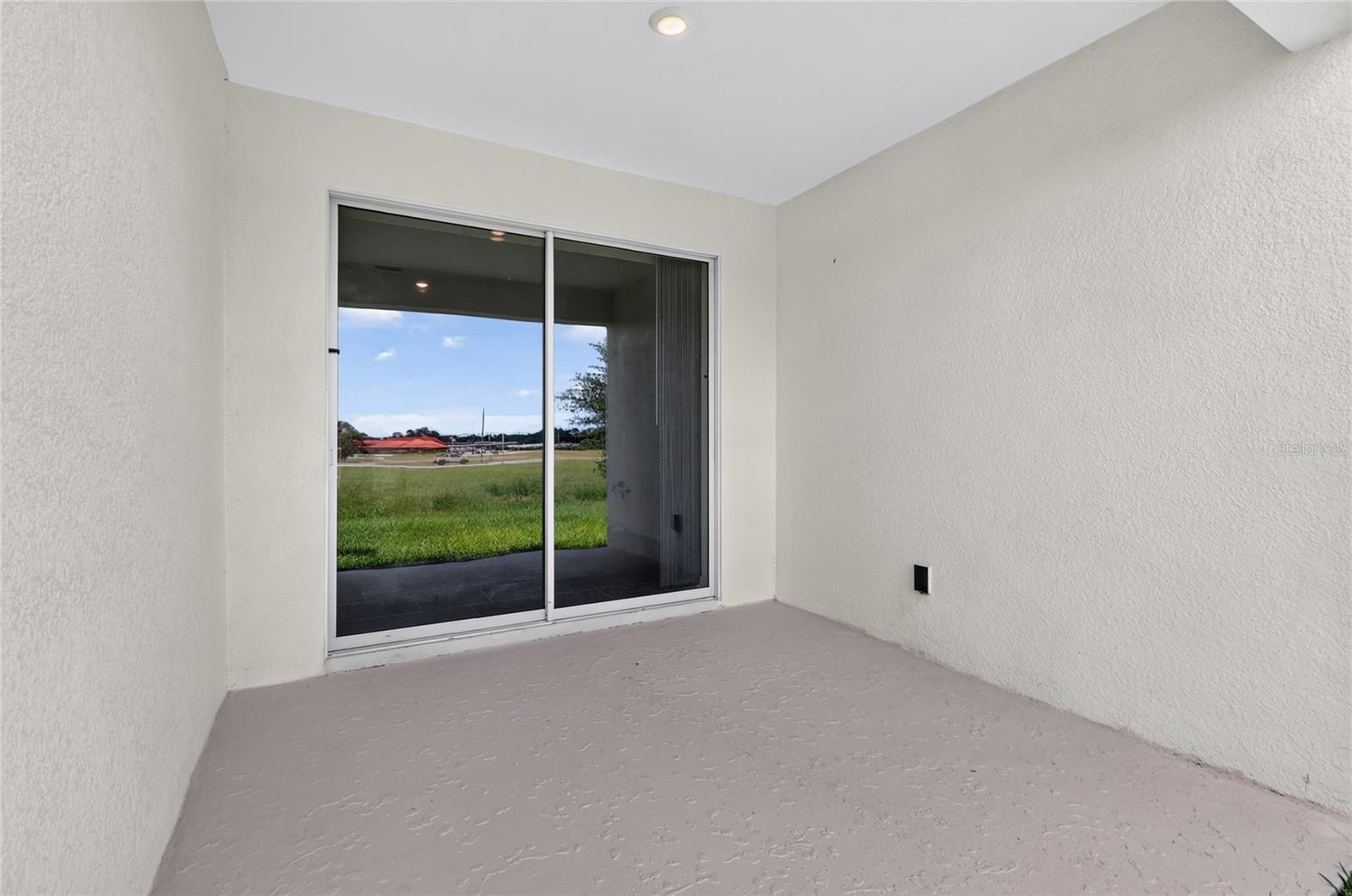 680 Grove St Property Photo 44