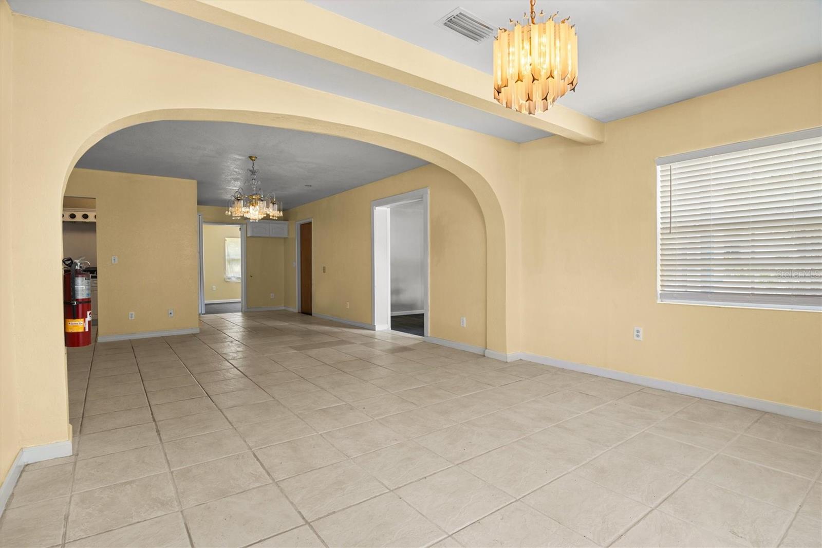 844 Chamberlain Blvd Property Photo 3